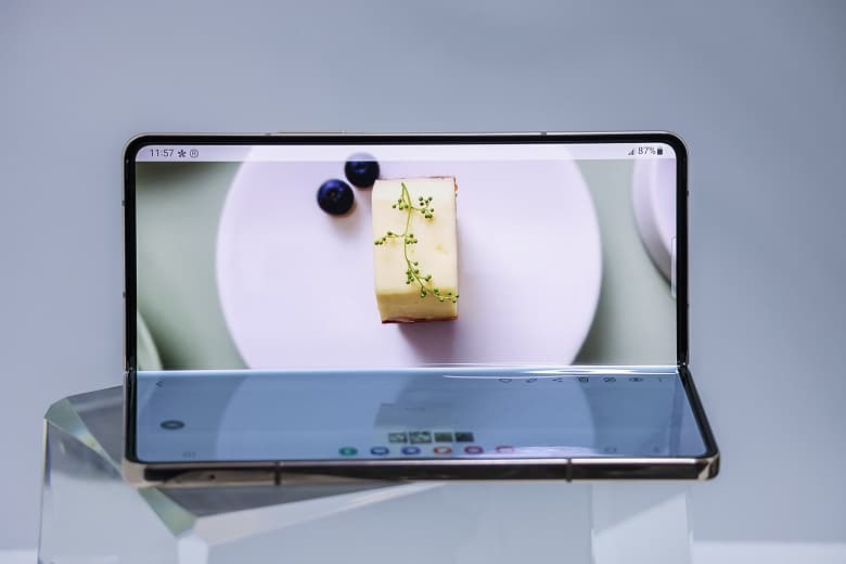 Представлен топовый флагман Samsung W23: в нём используются новые шарнир и защитное стекло Представлен топовый флагман Samsung W23: в нём используются новые шарнир и защитное стекло