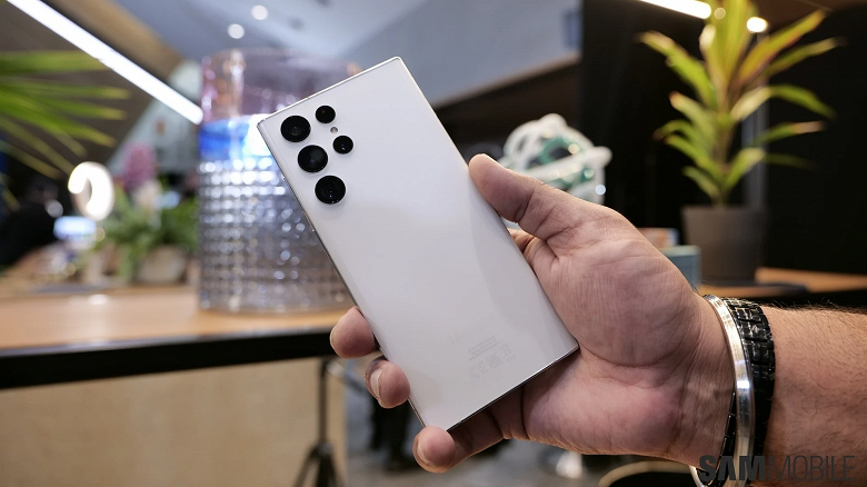 Samsung Galaxy S23 Ultra станет первым смартфоном с технологией сдвига сенсора в телеобъективе Samsung Galaxy S23 Ultra станет первым смартфоном с технологией сдвига сенсора в телеобъективе