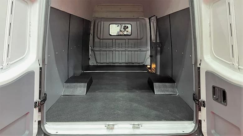 Китайский конкурент «ГАЗели» с дизайном Mercedes-Benz Sprinter поступил в продажу в России