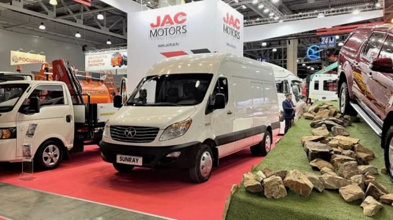 Китайский конкурент «ГАЗели» с дизайном Mercedes-Benz Sprinter поступил в продажу в России