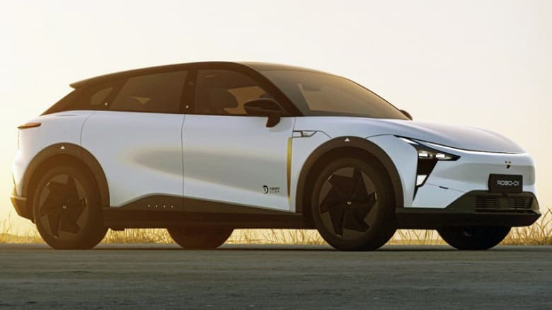 «Китайская Google» представил спецверсию своего электрокроссовера. Robo-01 Lunar Edition построен на платформе Geely, разгоняется до 100 км/ч за 3,9 с и оснащен странно установленными экранами