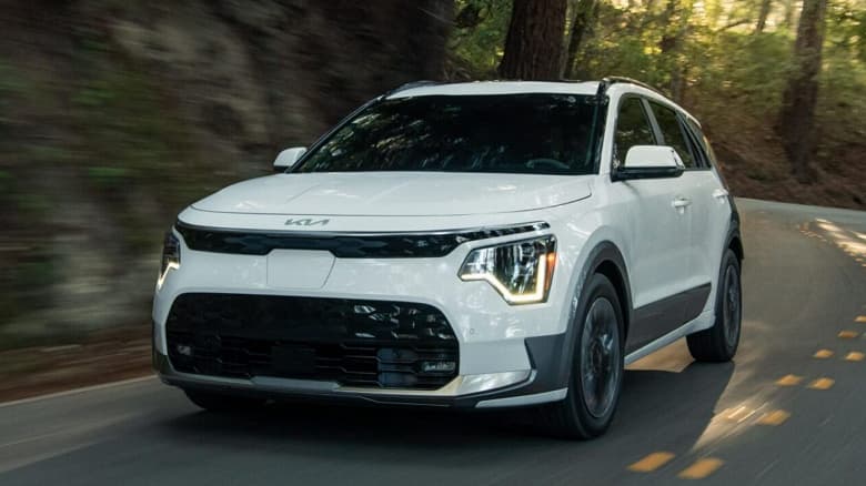 Kia представила обновленный Sorento и объявила стоимость кроссовера Niro EV