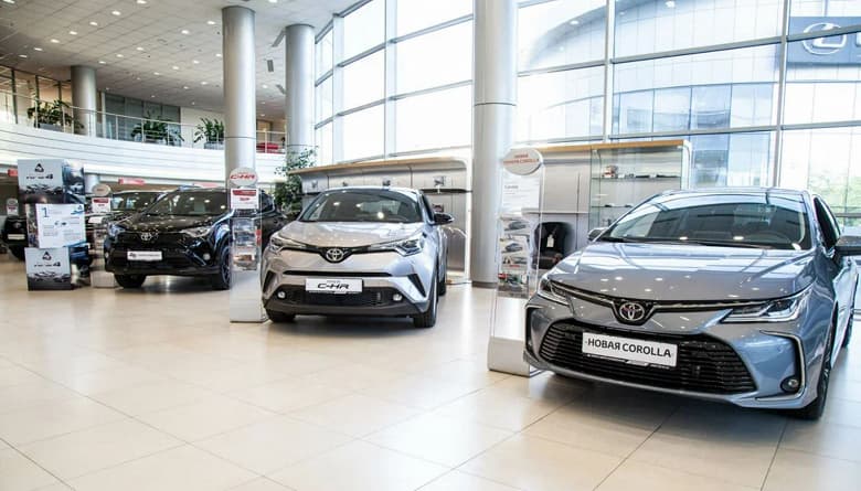 Российские дилеры: дефицит иномарок усиливается, запасов хватит на 2-4 месяца. А надежды на параллельный импорт пока нет