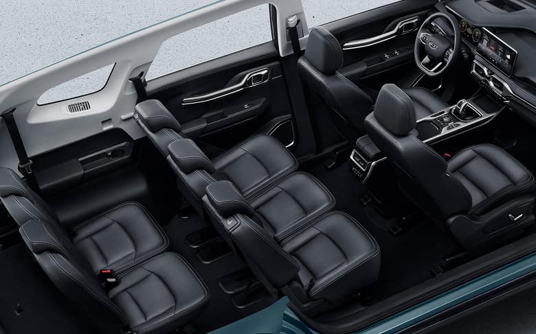 В России начали продавать 7-местный кроссовер Geely Okavango. Сколько за него просят?