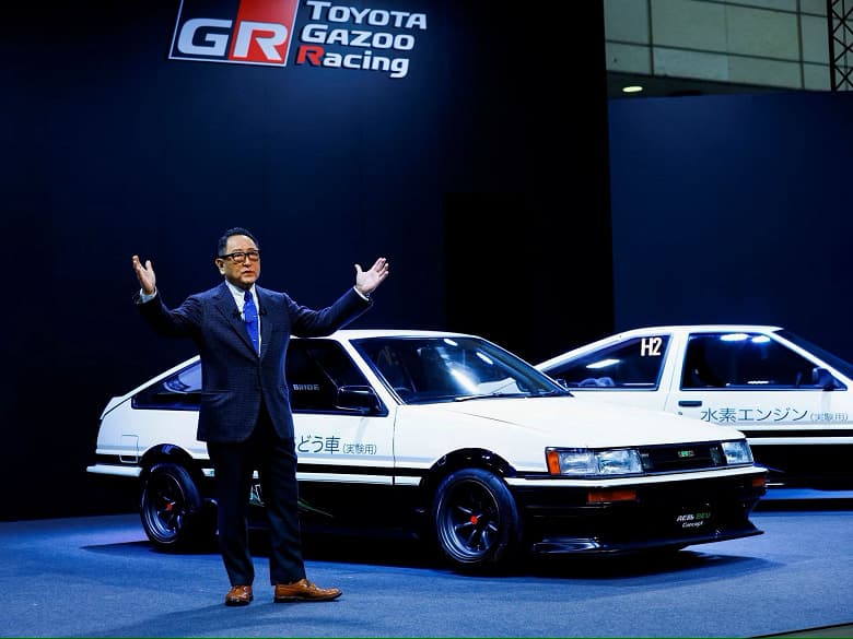 Toyota показала два концепта своих классических моделей с нулевым выбросом