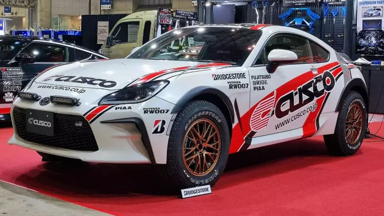 Porsche 911 Dakar на минималках. В Японии бюджетный спорткар Toyota GR86 превратили в кроссовер