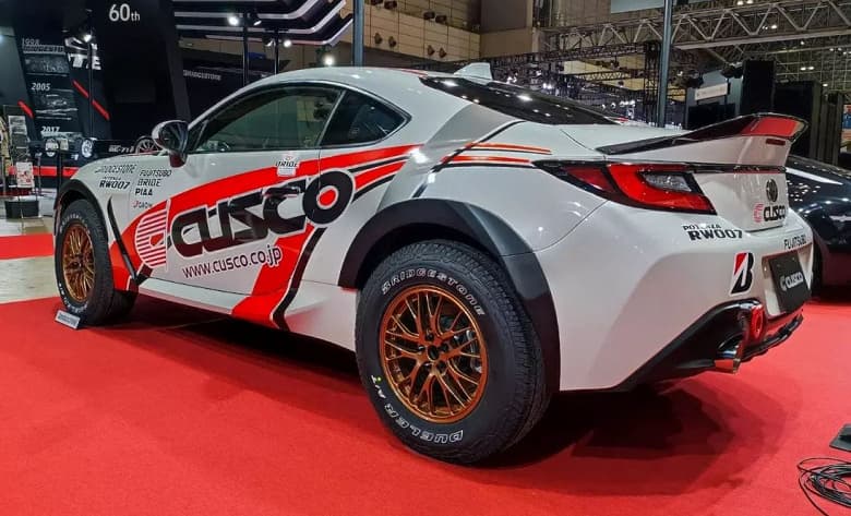 Porsche 911 Dakar на минималках. В Японии бюджетный спорткар Toyota GR86 превратили в кроссовер