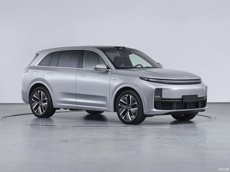449 л.с., 1100 км на баке бензина, 4 экрана, 21 динамик. Анонсирован Li Auto L7 – «младший брат» лучшего китайского авто 2022 года 449 л.с., 1100 км на баке бензина, 4 экрана, 21 динамик. Анонсирован Li Auto L7 – «младший брат» лучшего китайского авто 2022 года