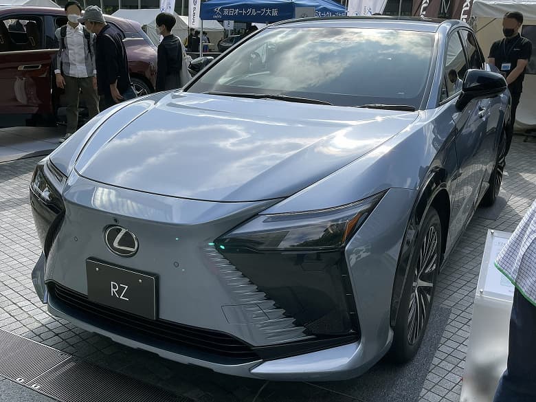 В России начали продавать новейший полноприводный кроссовер Lexus RZ мощностью 313 л.с. Сколько за него просят?