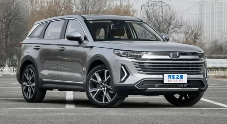 8-ступенчатый автомат и 224 л.с. В России начали предлагать рестайлинговый кроссовер FAW Bestune T99, и он оказался дешевле дореформенной версии