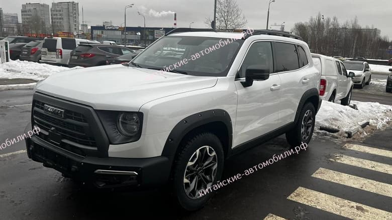 Полный привод, блокировка заднего дифференциала и внедорожный антураж. Кроссовер Haval Dargo X вживую засняли в Москве Полный привод, блокировка заднего дифференциала и внедорожный антураж. Кроссовер Haval Dargo X вживую засняли в Москве