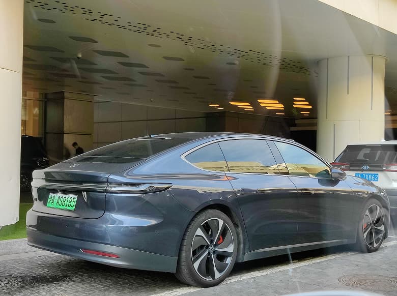 В России начали продавать большой полноприводный седан Nio ET7 – это китайский конкурент Tesla Model S