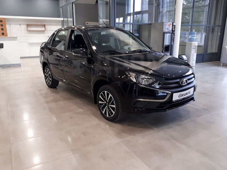 АвтоВАЗ столкнулся с дефицитом краски: Lada Niva Travel теперь выпускаются только с зелёном цвете, а Lada Granta — только в черном АвтоВАЗ столкнулся с дефицитом краски: Lada Niva Travel теперь выпускаются только с зелёном цвете, а Lada Granta — только в черном