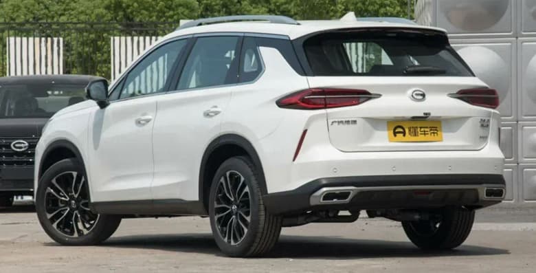 Без полного привода, но зато с 6-ступенчатым «автоматом». В России начали принимать заказы на кроссовер GAC Trumpchi GS4 Plus размерами с Toyota RAV4