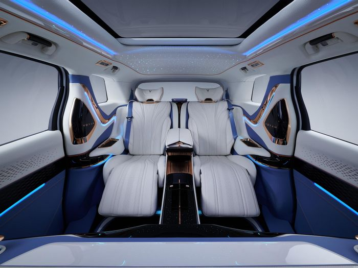 395 л.с., запас хода до 720 км и разгон от 0 до 100 км/ч за 5,9 с. Voyah Dreamer впервые начали продавать в России