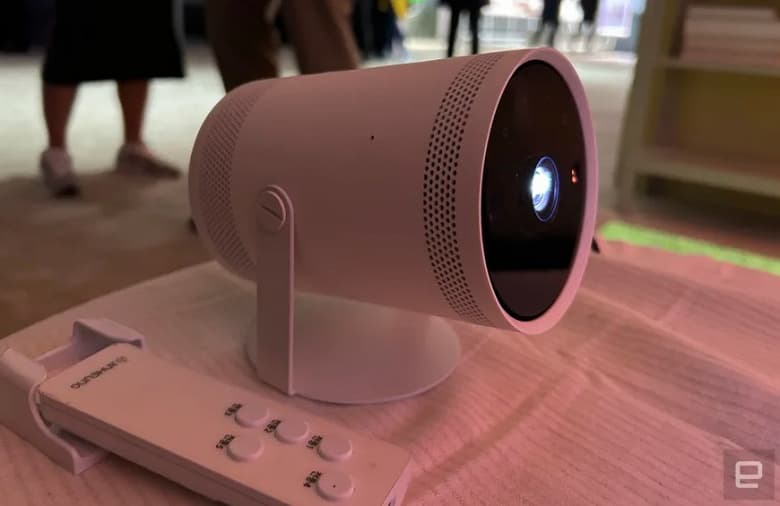 Samsung представила мини-проектор Freestyle 2023