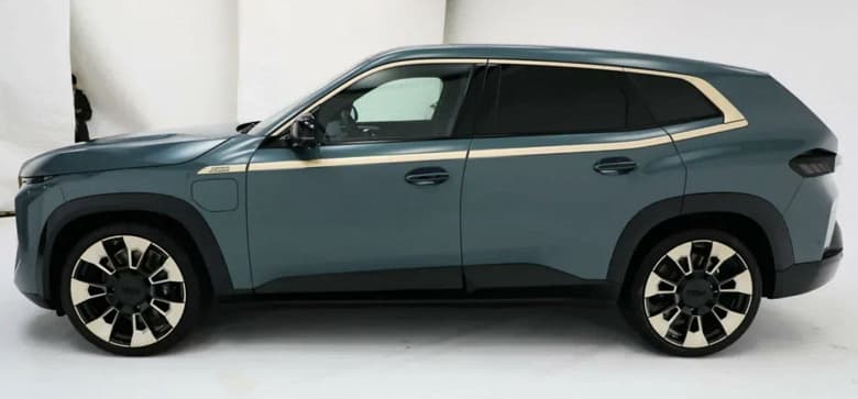 V8 битурбо, 653 л.с., 8-ступенчатый «автомат», длина 5,1 метра и топовое оснащение. В РФ можно заказать суперкроссовер BMW XM — сколько за него просят?