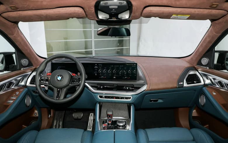 V8 битурбо, 653 л.с., 8-ступенчатый «автомат», длина 5,1 метра и топовое оснащение. В РФ можно заказать суперкроссовер BMW XM — сколько за него просят?