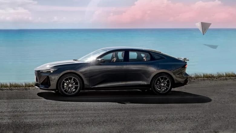 Changan в этом году привезет в Россию стильный лифтбэк Uni-V, большой кроссовер CS95 и кроссовер поменьше. Подробности