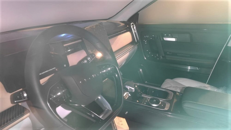 Салон нового Chery с огромным экраном и новым дизайном показали вживую