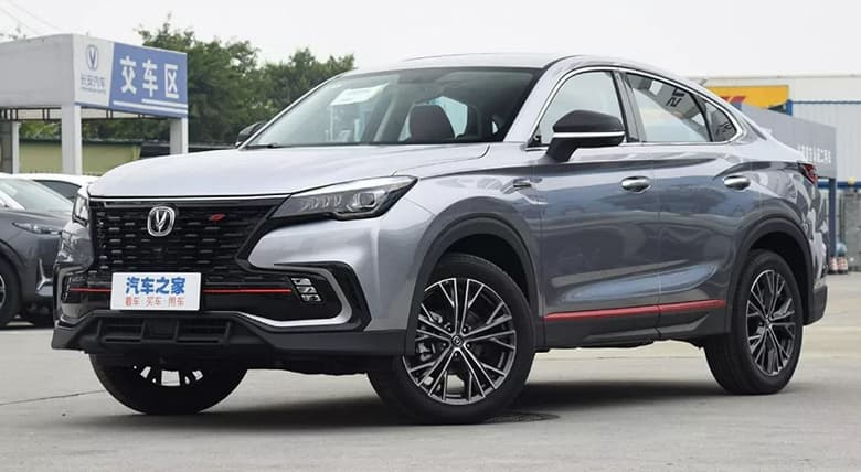 Changan в этом году привезет в Россию стильный лифтбэк Uni-V, большой кроссовер CS95 и кроссовер поменьше. Подробности