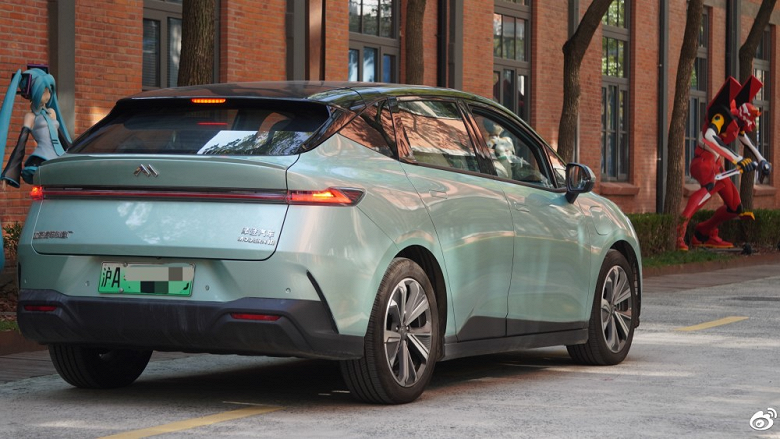 До 610 км, быстрая зарядка и большой экран. Представлен городской компактный электромобиль Modern In