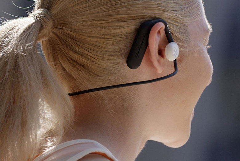 Sony продолжает «играть» с формой: вслед за «дырявыми» LinkBuds представлены «подвесные» наушники Float Run