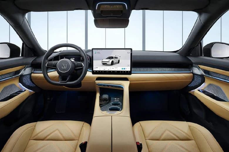 544 л.с., запас хода 1032 км и три экрана. Geely представила премиум-хетчбэк Zeekr 001 2023, цены стартуют от 43500 долларов