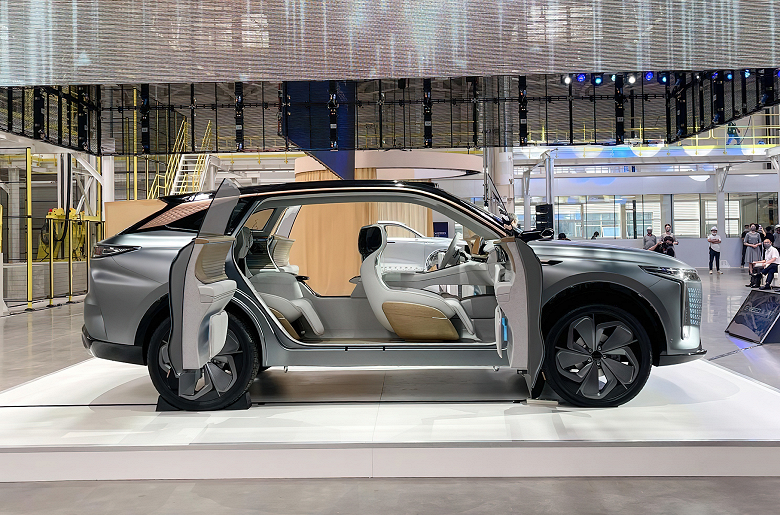 Exeed везёт в Россию совершенно новую модель. Предположительно, это Atlantix