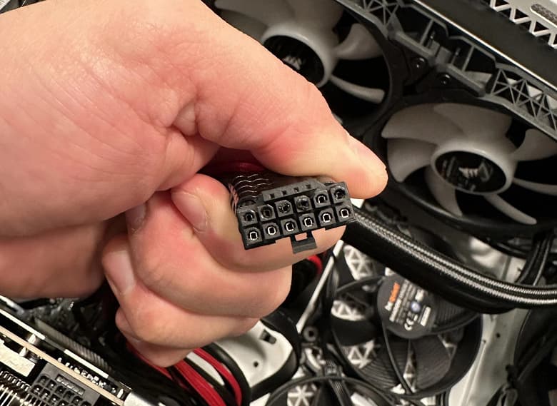 GeForce RTX 4090 продолжают страдать оплавлением разъёма питания, причём в новом случае не спас даже усиленный кабель