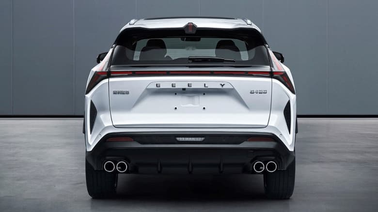 Так выглядит совершенно новый Geely Coolray. Он стал гораздо крупнее, получил дизайн в духе нового Atlas L и двигатель мощностью 181 л.с.