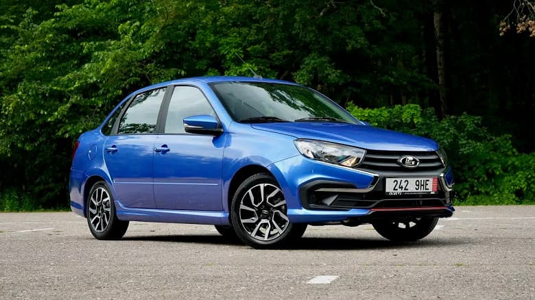 Автомобильный рынок в России в 2022 году рухнул на 59%, но Geely сумела даже нарастить продажи