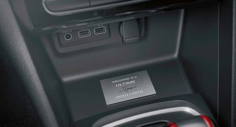 Лебединая песня «горячего» хетчбэка Renault Megane RS. Представлена последняя его версия – RS Ultime
