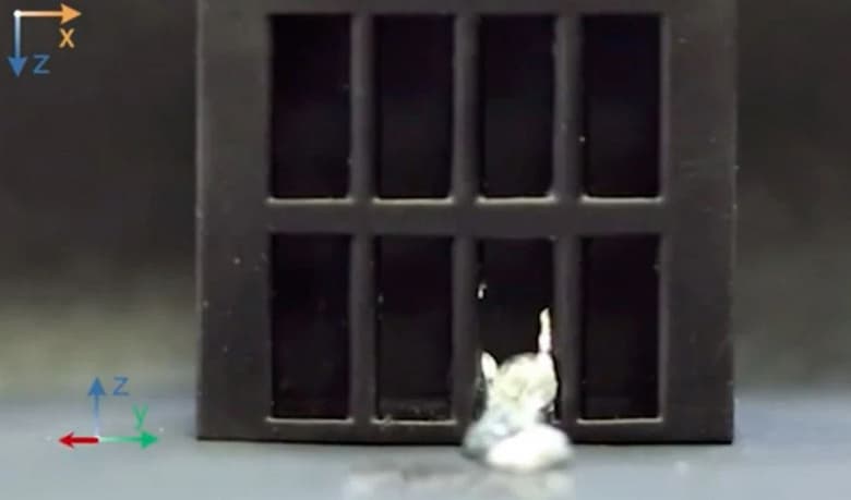 Учены создали робота из жидкого металла, который, подобно «Терминатору Т-1000», может принимать любую форму