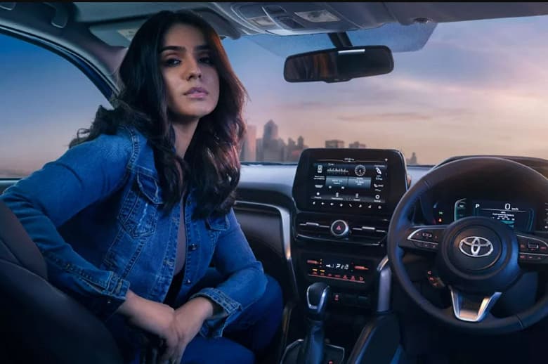 Не Cybertruck, но ждать тоже несколько лет. Очередь на бюджетный кроссовер Toyota Hyryder растянулась на три года