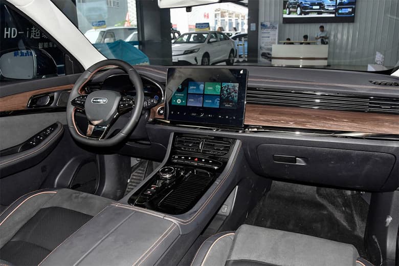 286 л.с. и запас хода до 1267 км. В Россию в этом году официально приедет кроссовер Skywell HT-i