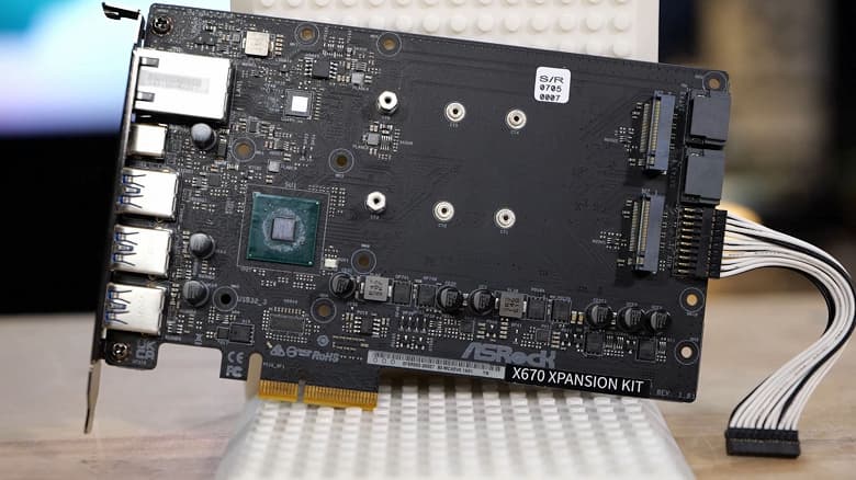 Для тех, кто соскучился по необычным экспериментам с «железом». ASRock представила устройство X670 Xpansion Kit для превращения платы на чипсете B650 в плату на чипсете X670