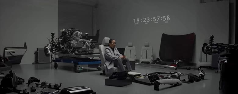 Mazda показала «распаковку» 7-местного кроссовера CX-90. Главную роль в ролике исполнил «Скорпион» из Mortal Kombat