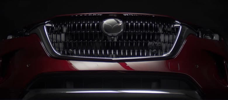 «Наконец-то мы смогли построить машину, которую хотели построить». Mazda показала на видео большой кроссовер CX-90 с рядной «шестеркой» и задним приводом