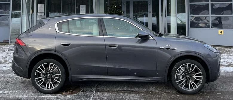 А говорят, импорт дорогих авто в РФ запрещен. В России выставили на продажу новейший кроссовер Maserati Grecale GT