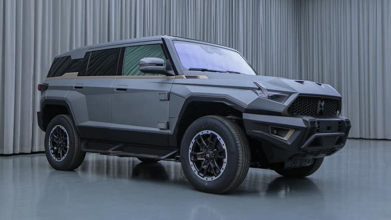 1088 л.с., более 3 тонн и запас хода более 500 км. Брутальный внедорожник Dongfeng Mengshi M-Hero 917 во всех деталях 1088 л.с., более 3 тонн и запас хода более 500 км. Брутальный внедорожник Dongfeng Mengshi M-Hero 917 во всех деталях