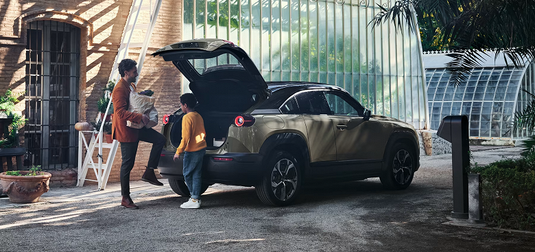 Роторно-поршневой двигатель и расход 1 л на 100 км. Представлен кроссовер Mazda MX-30 R-EV
