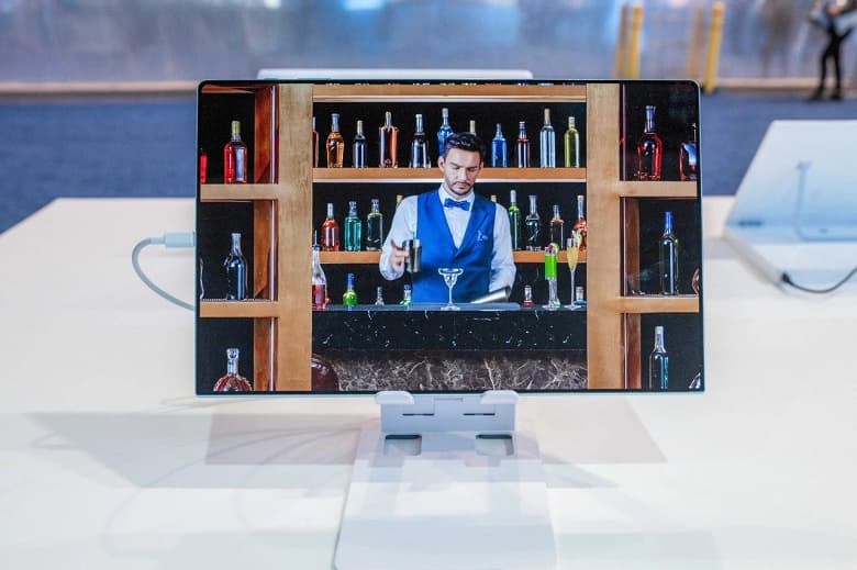 Это первый в мире планшет с рекордно узкой рамкой и сгибающимя экраном. Новые детали о новинке TCL