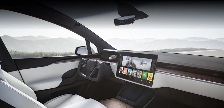 Новые Tesla Model S и Tesla Model X получили улучшенный салон и штурвал. Вернуть обычный руль можно за 700 долларов