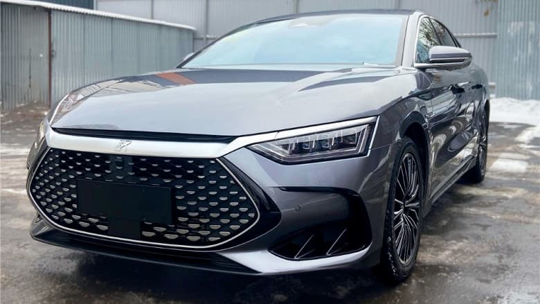 Запас хода 1300 км и расход 4,2 л на 100 км. В России начались продажи топового гибрида BYD Han DM-i