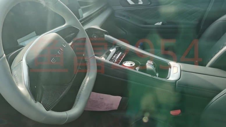 В Китае засняли обновленный Exeed TXL с интерьером как у нового флагманского кроссовера AtlantiX