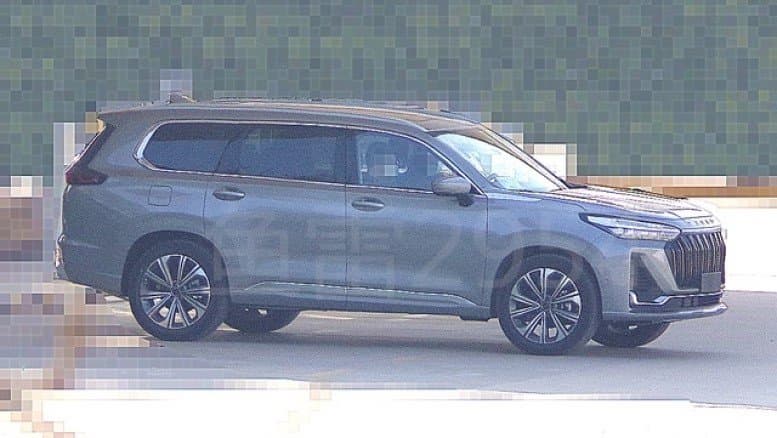 Премиум-кроссовер Chery станет еще премиальнее. Раскрыто оснащение нового Exeed VX, и оно впечатляет