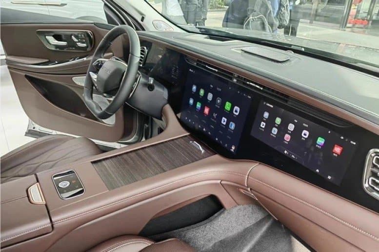 Премиум-кроссовер Chery станет еще премиальнее. Раскрыто оснащение нового Exeed VX, и оно впечатляет