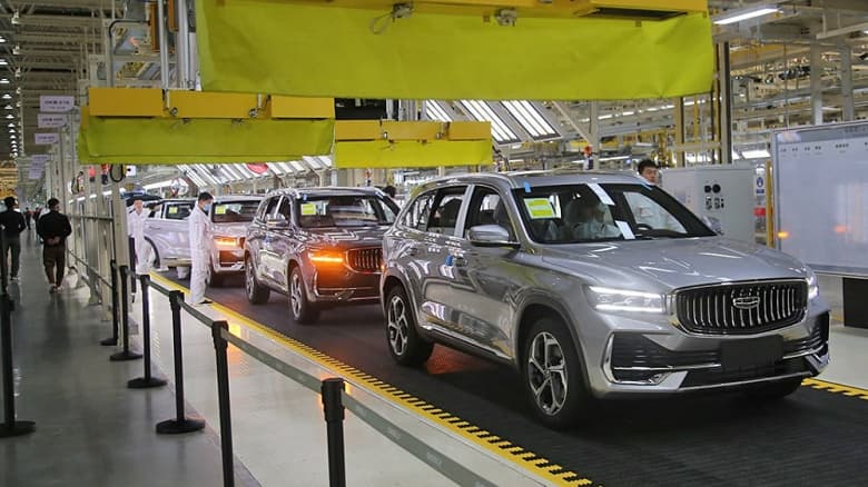 16 января из Китая отправился спецпоезд, он везет в РФ 261 кроссовер Geely Monjaro