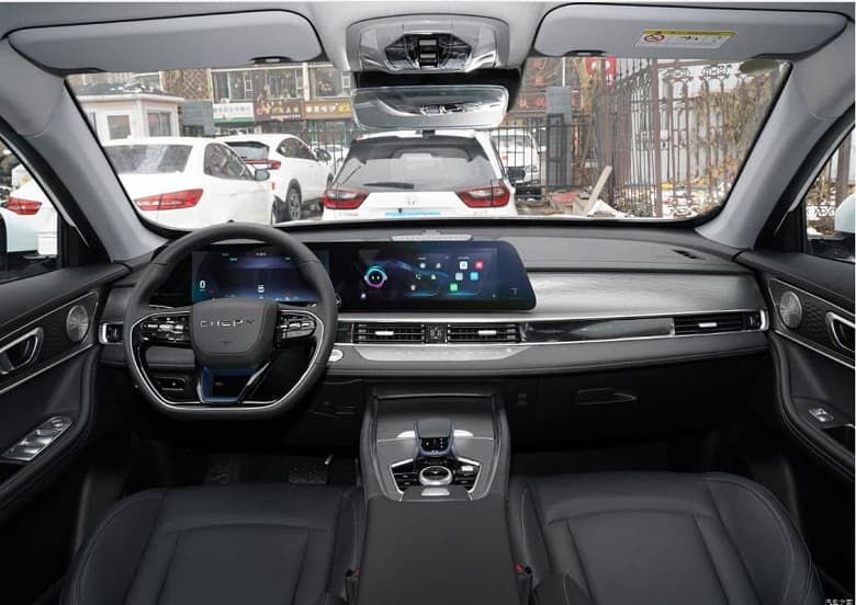 326 л.с., 7 мест, полный привод, расход 1,7 л на 100 км. Дилеры в Китае уже начали получать Chery Tiggo 8 Pro DP-i